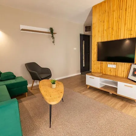 Holiday home Henry, Prywatne Jacuzzi I Sauna Zywiec